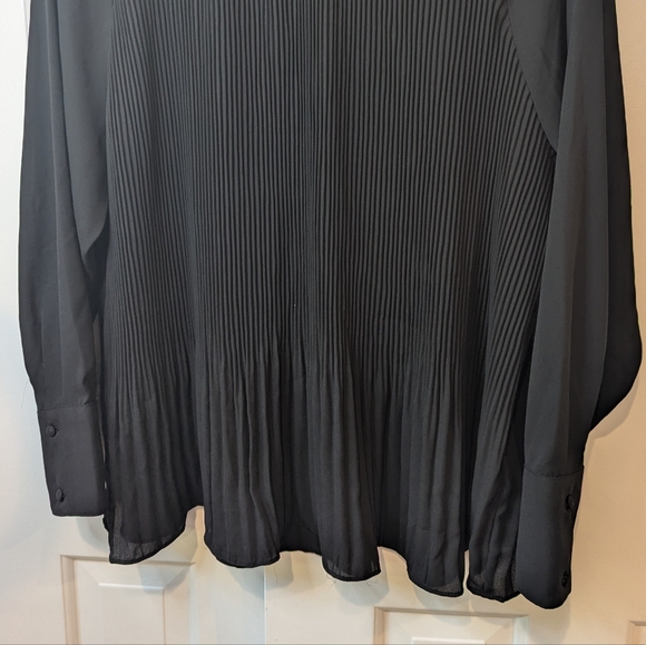 SOLD---Vince Camuto Blouse Long Sleeve Black Pleated Accordion lightweight XL - Picture 2 of 8